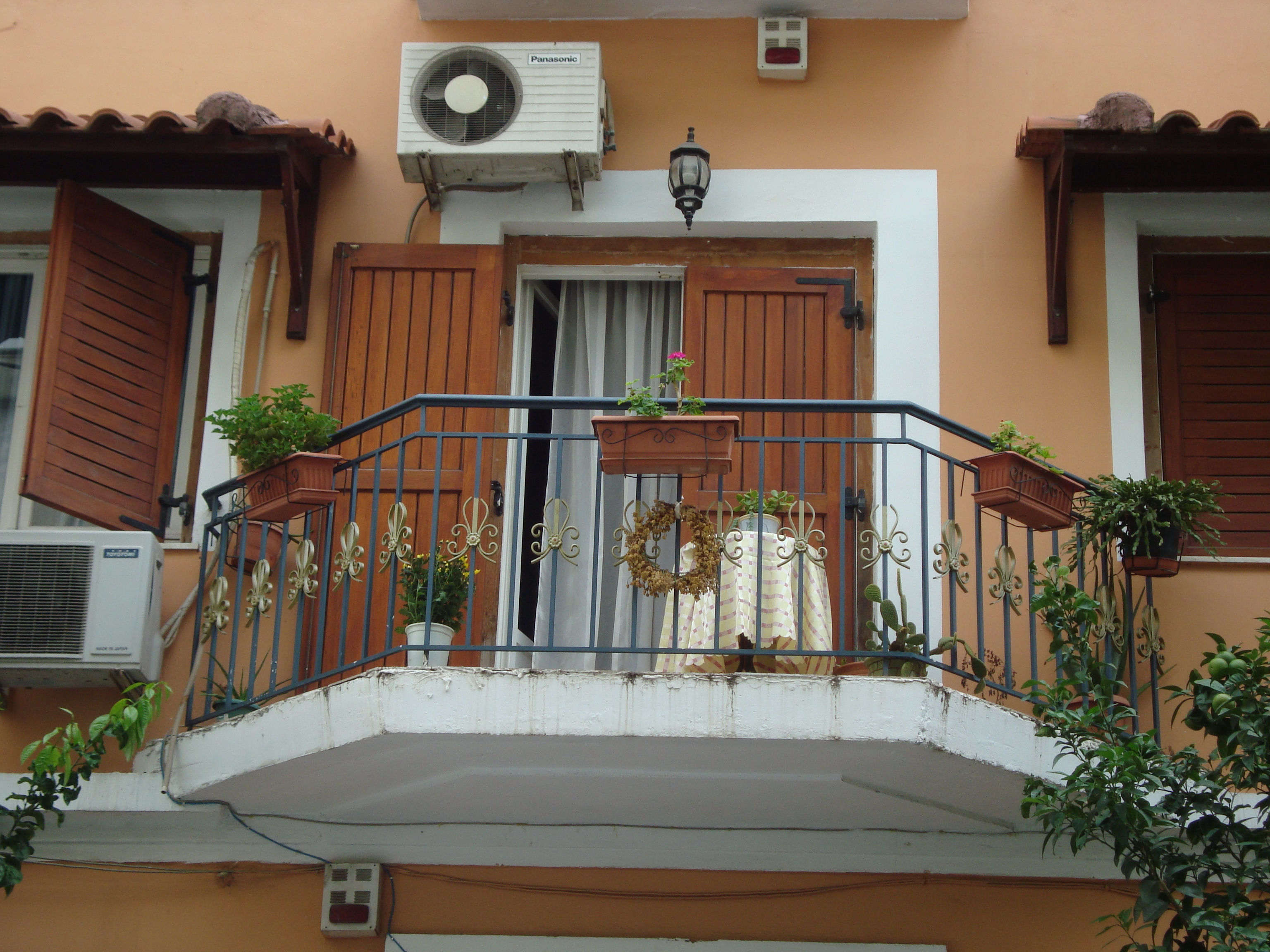 Detail of balcony (2015)