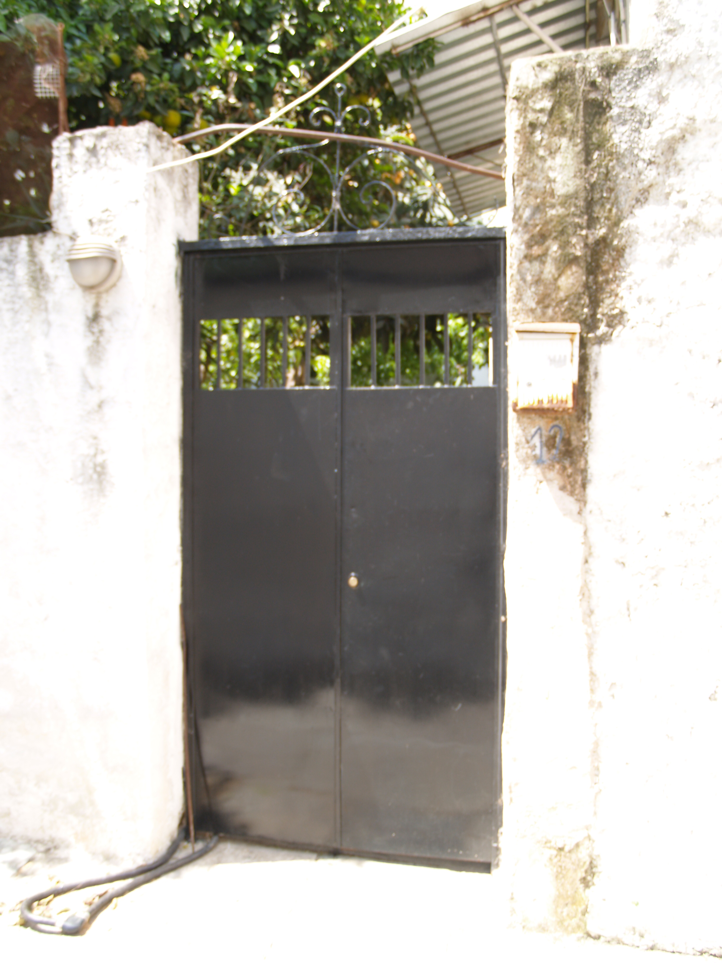 General view of yard door