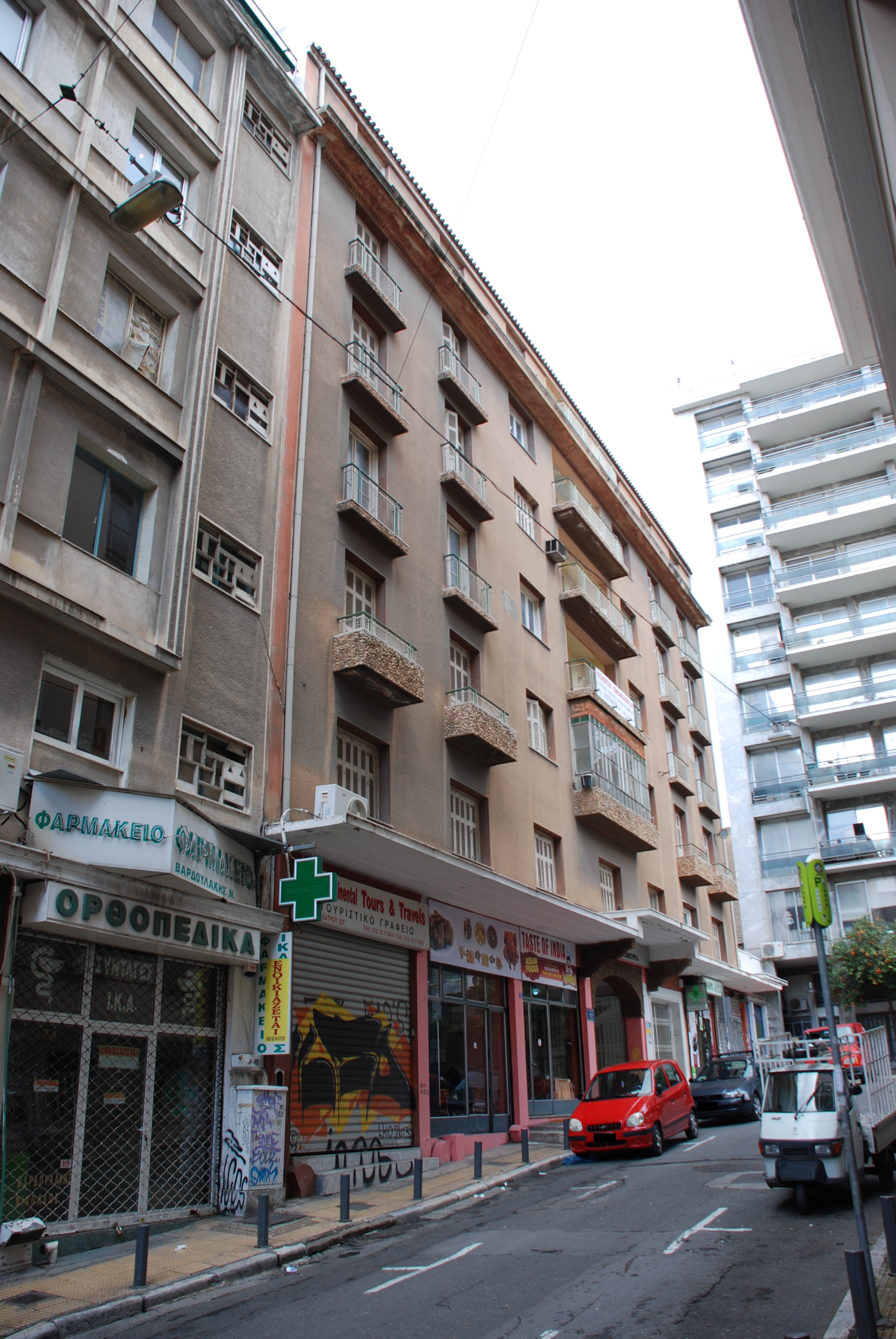 Γενική όψης επί της οδού Πλατείας Θεάτρου