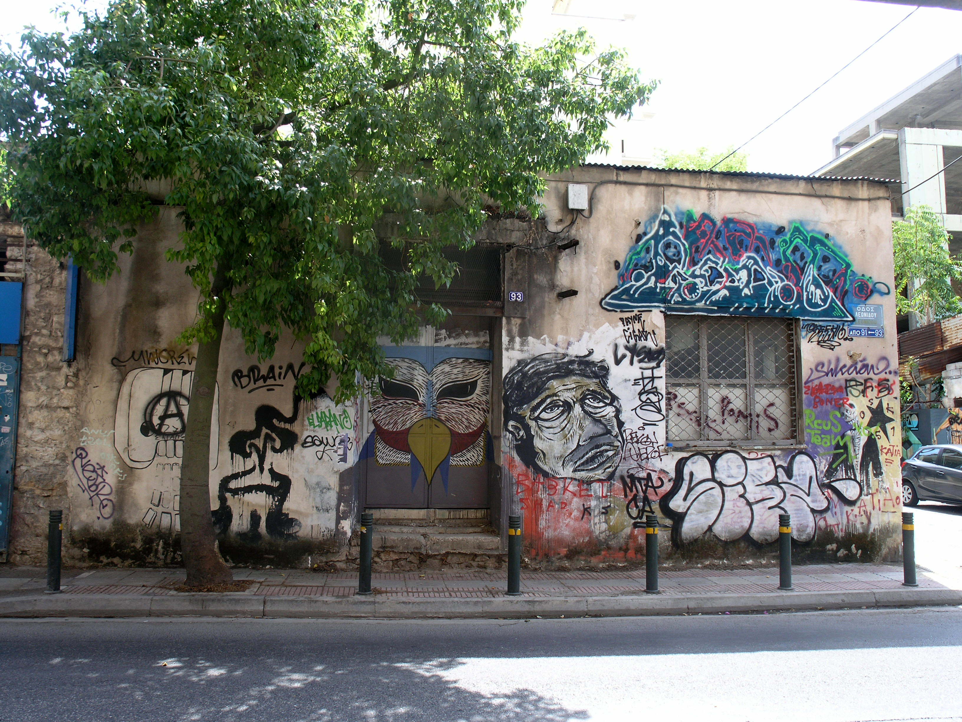 Γενική όψη επί της οδού Λεωνίδου
