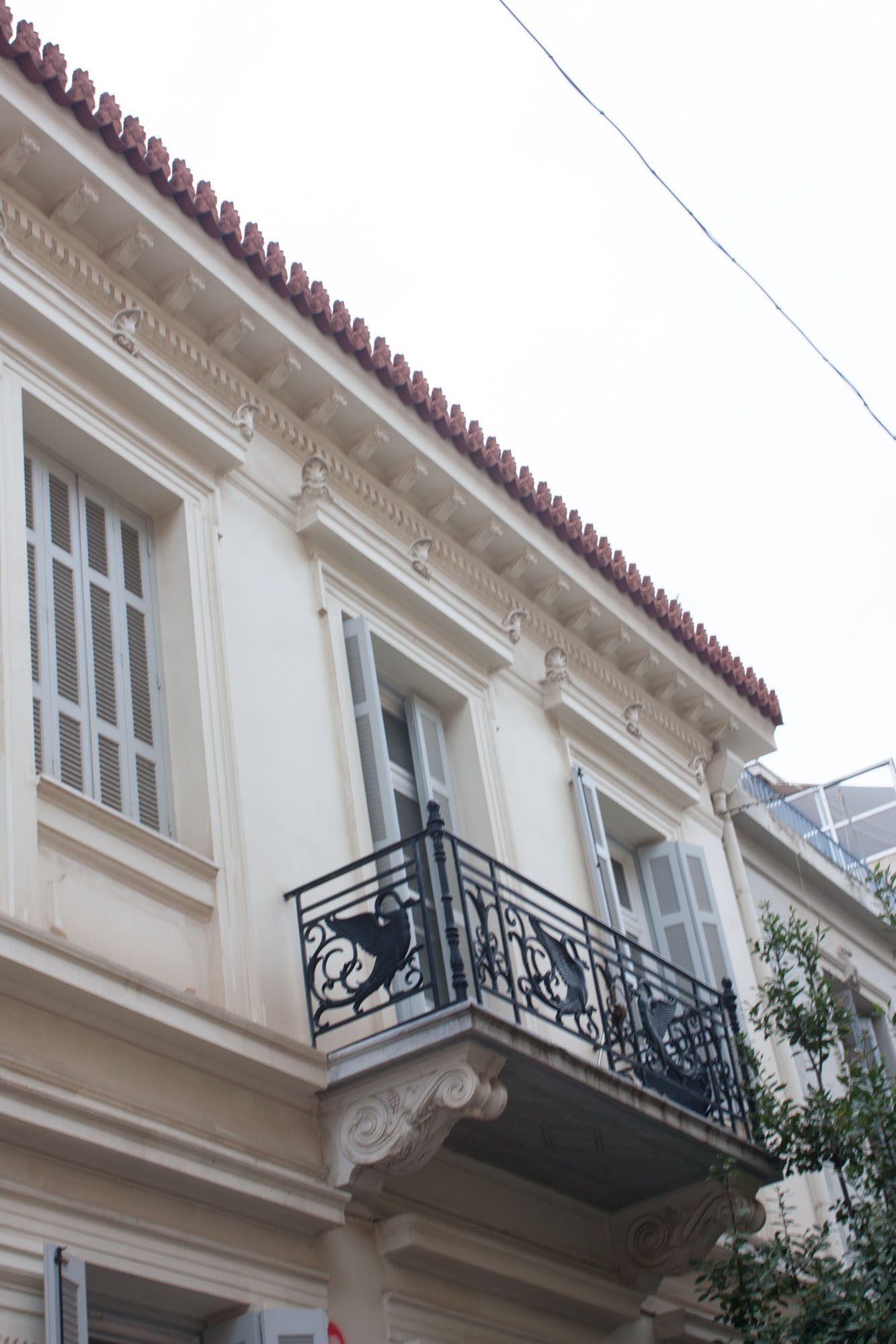 Λεπτομέρεια της κύριας όψης, εξώστης του 1ου ορόφου (2019)