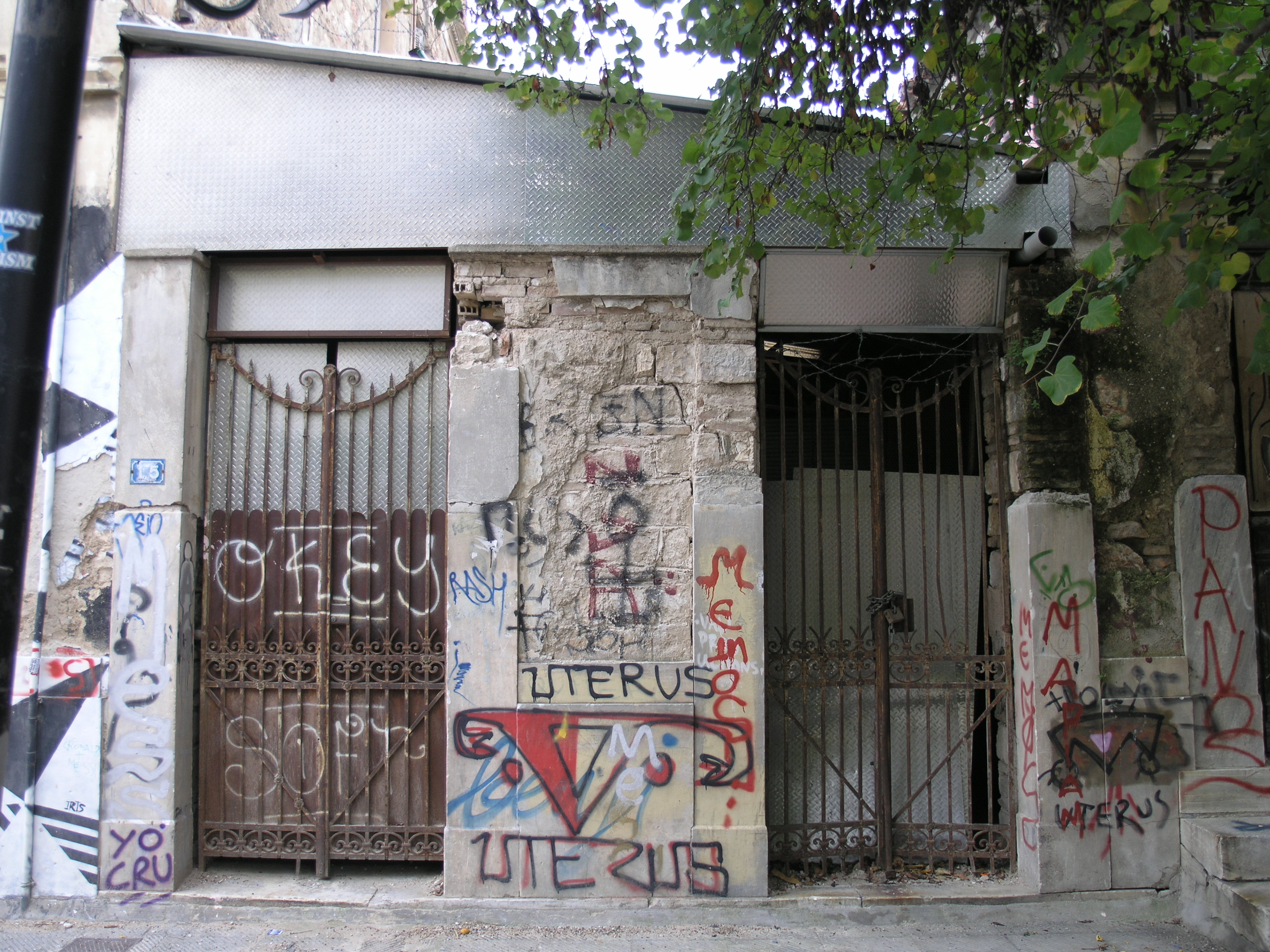 General view of yard doors