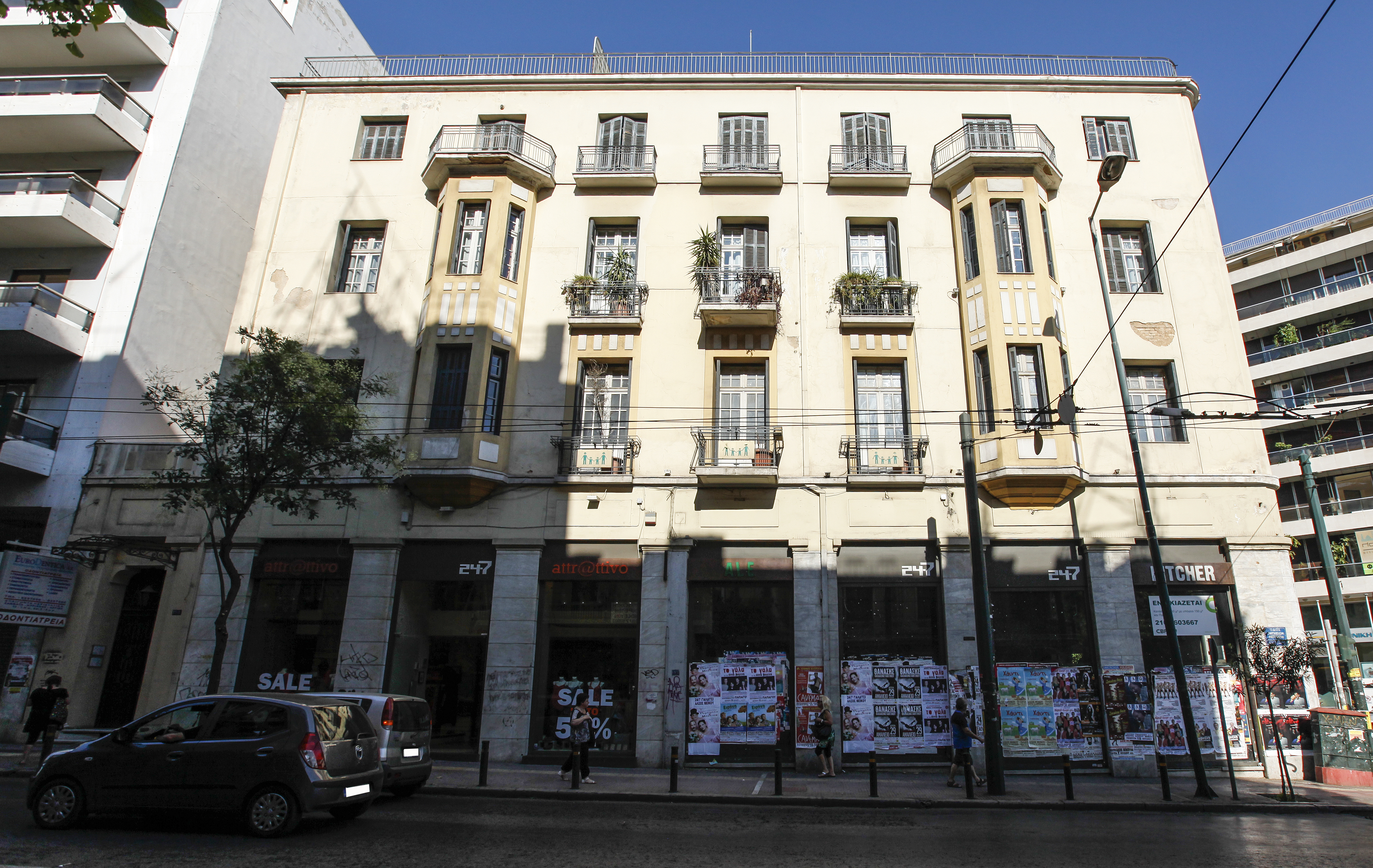 View of the façade on Patision street