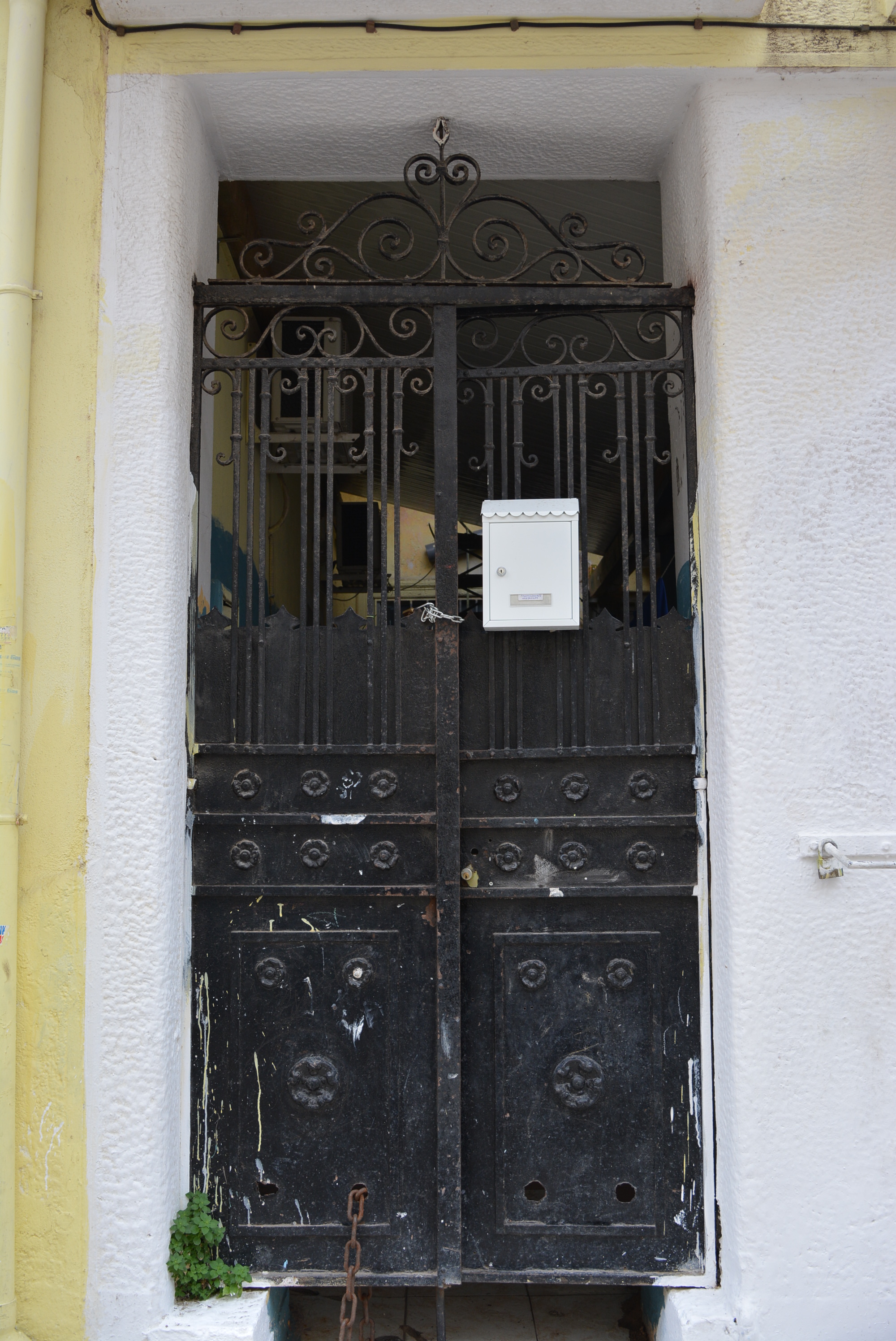 General view of yard door (2015)