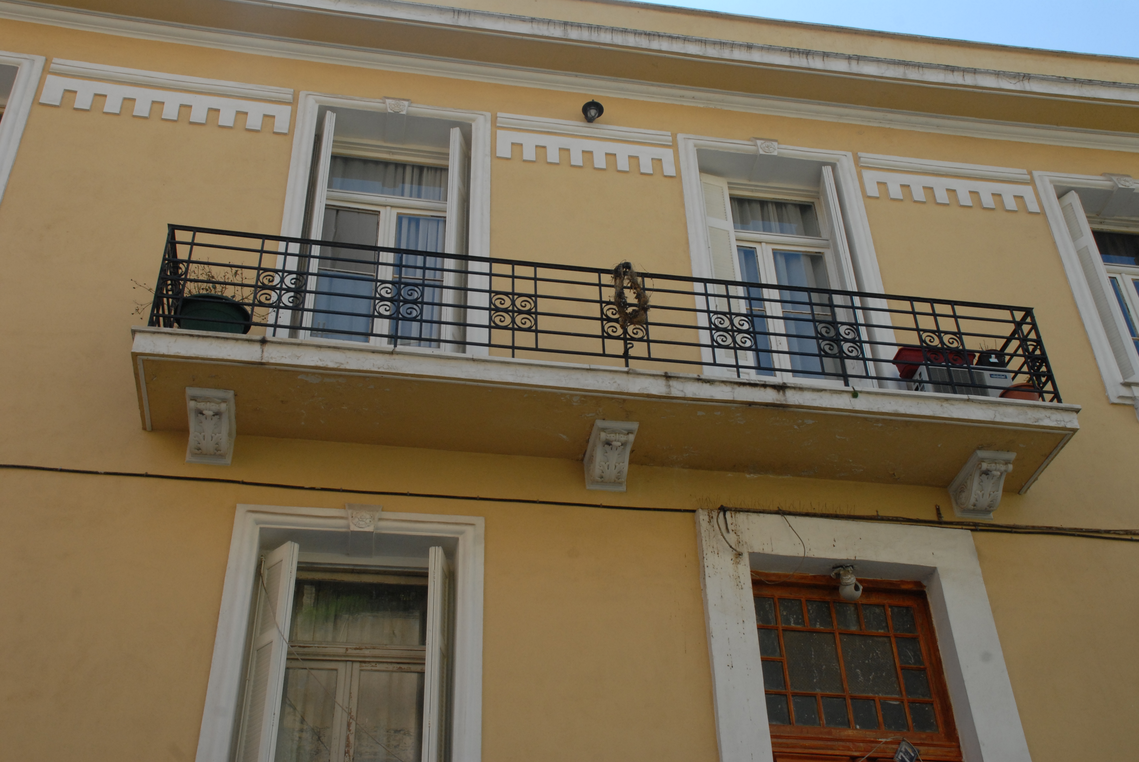 Λεπτομέρεια της όψης επί της οδού Καλλιδρομίου (2015)