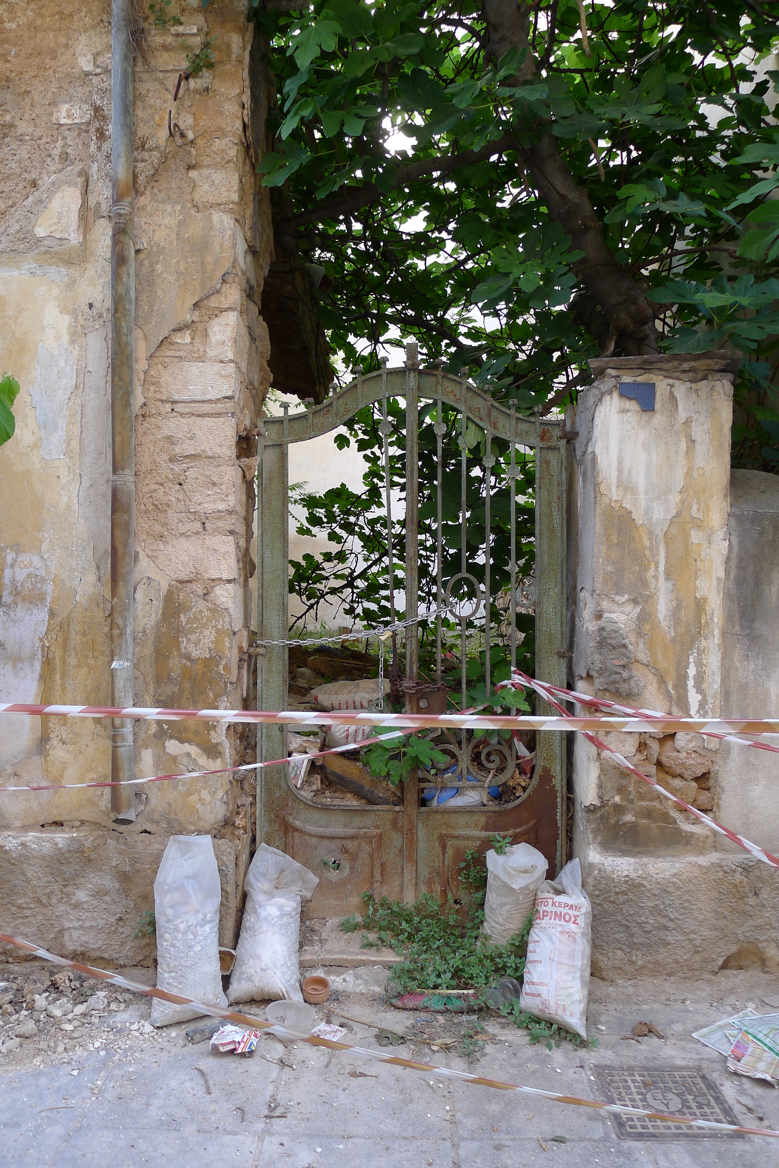 Γενική αυλόθυρας (2013)