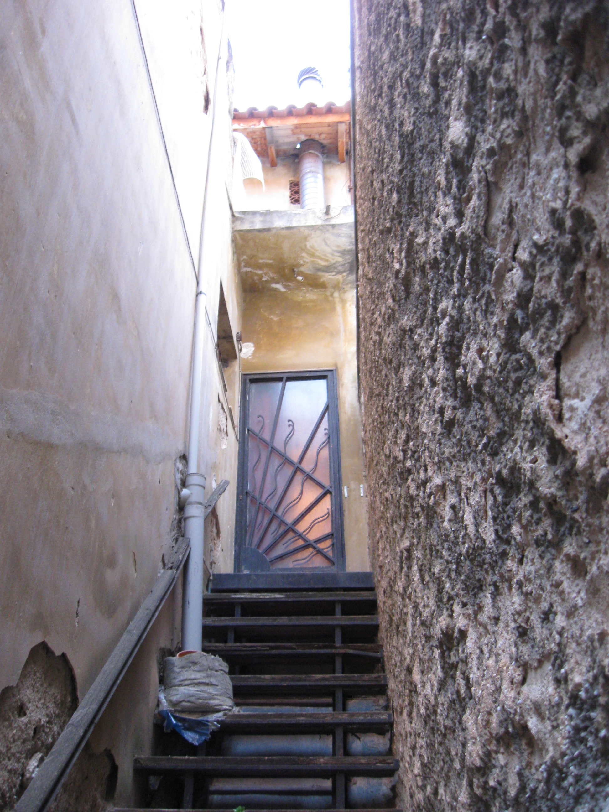 Entrance door to the first floor