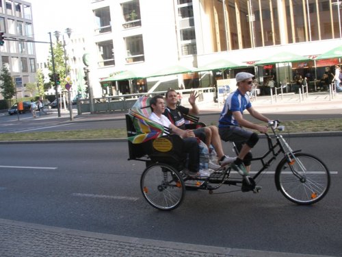 Νέες μορφές βιώσιμης μετακίνησης στο Βερολίνο, το ποδήλατο – ταξί