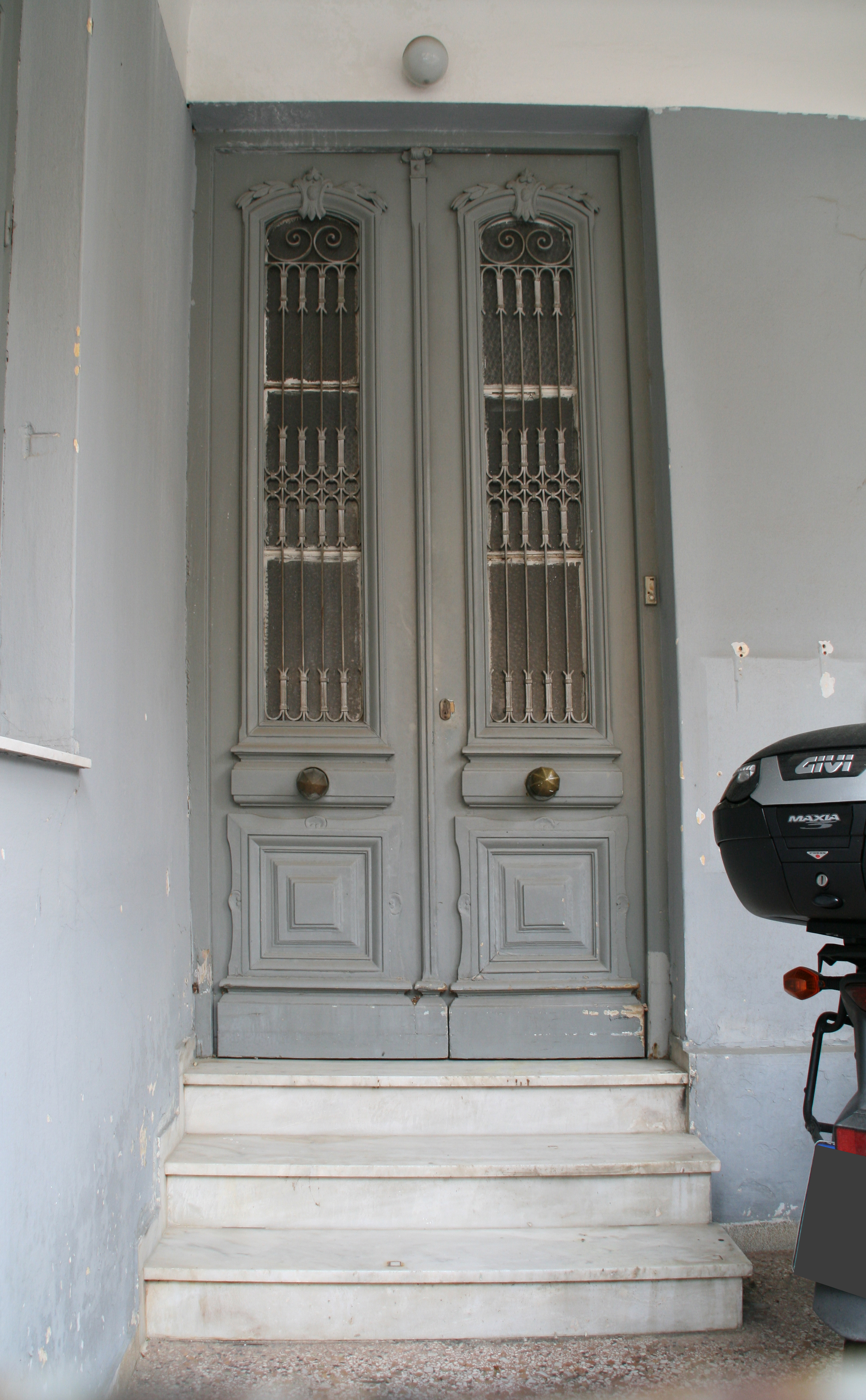 General view of entrance door (2014)