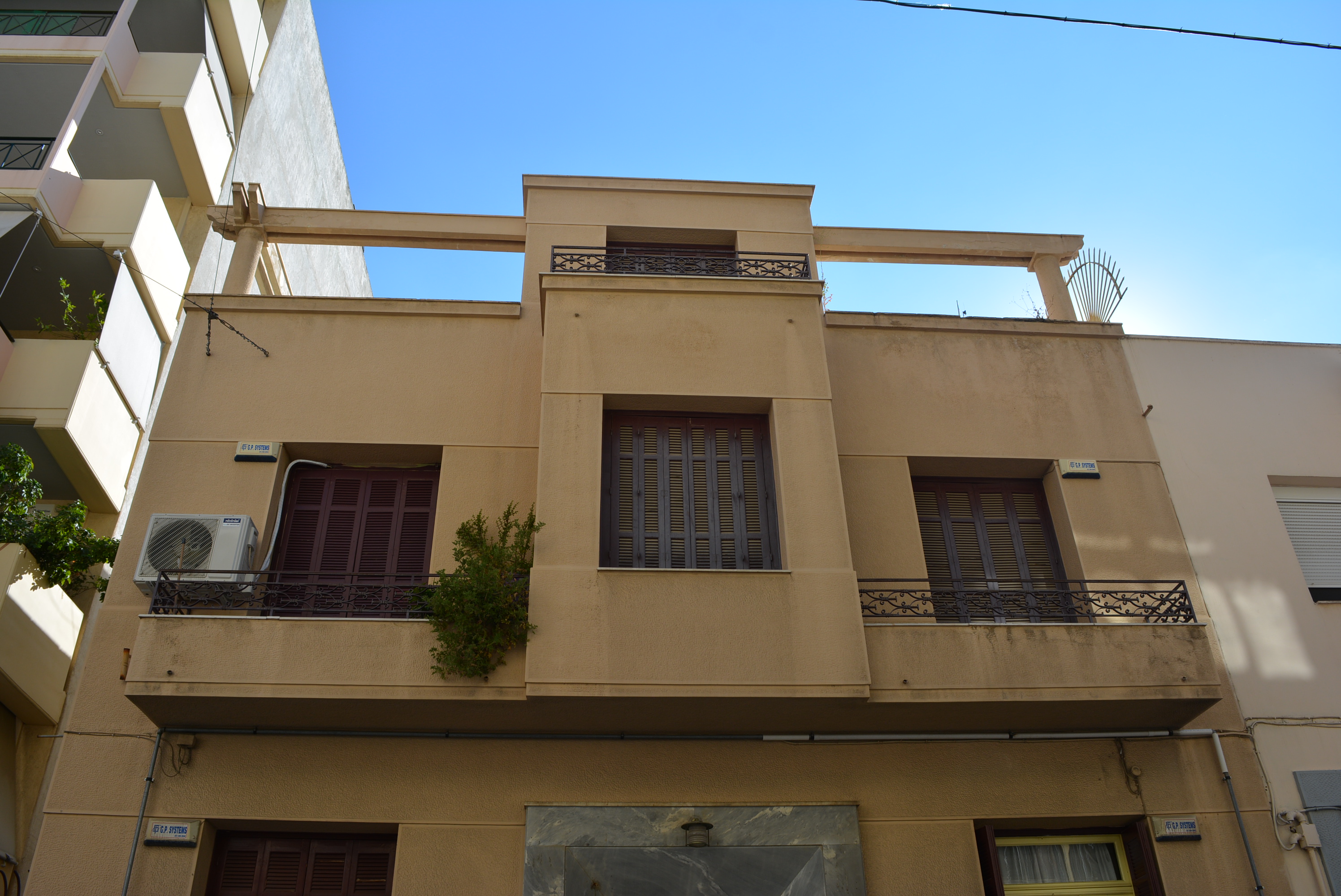 General view of balcony (2015)