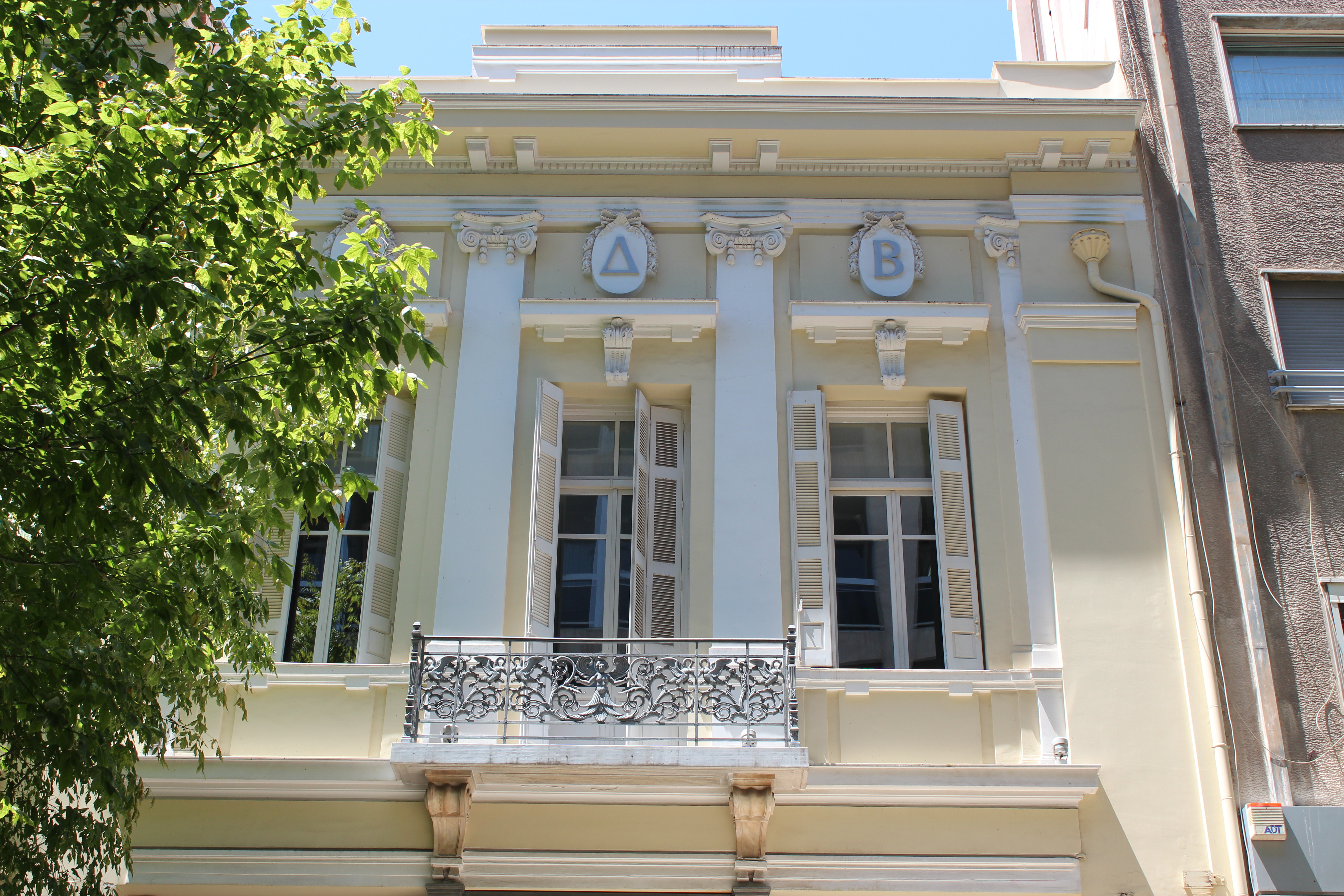 Λεπτομέρεια κύριας όψης