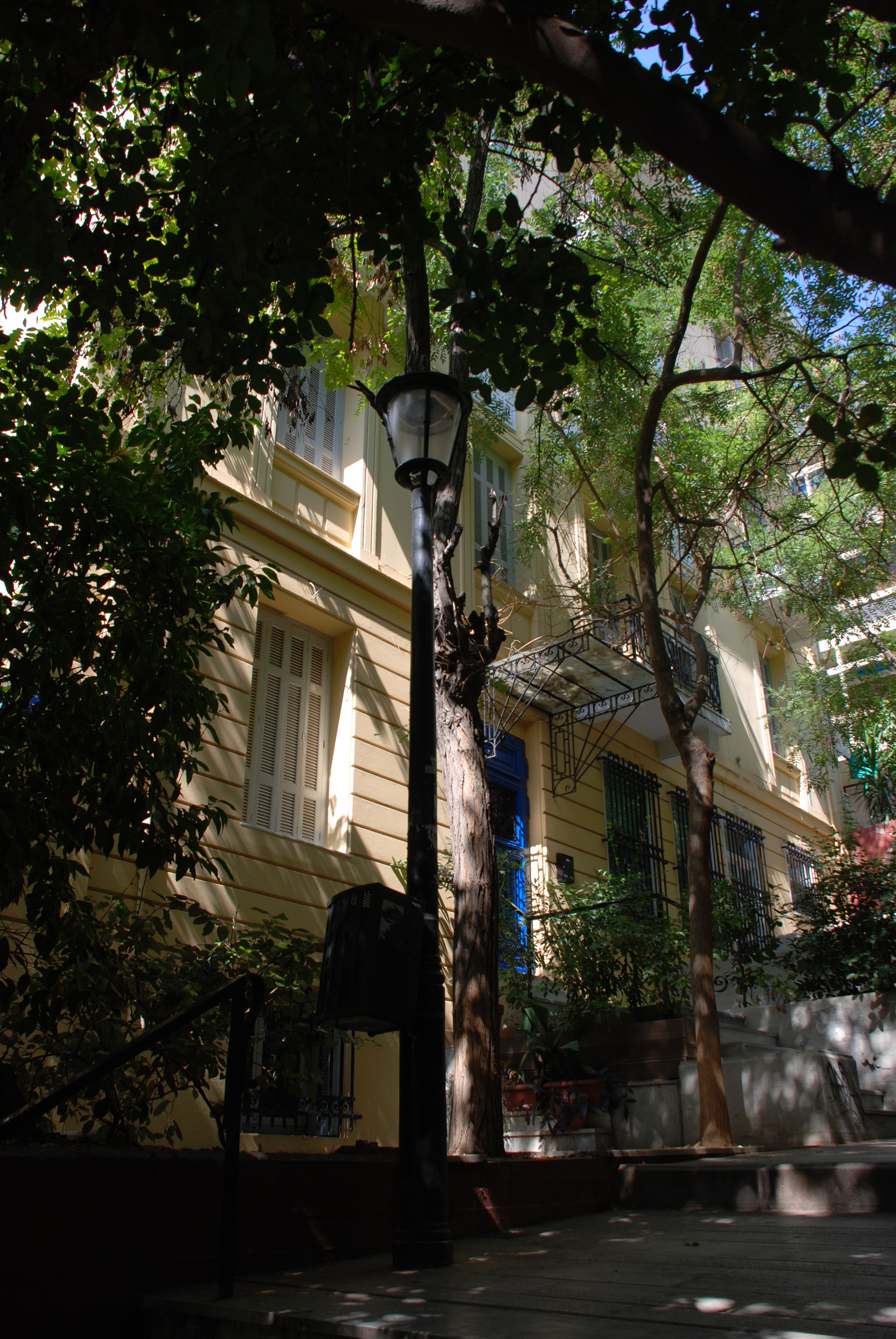 Facade on Ploutarchou street