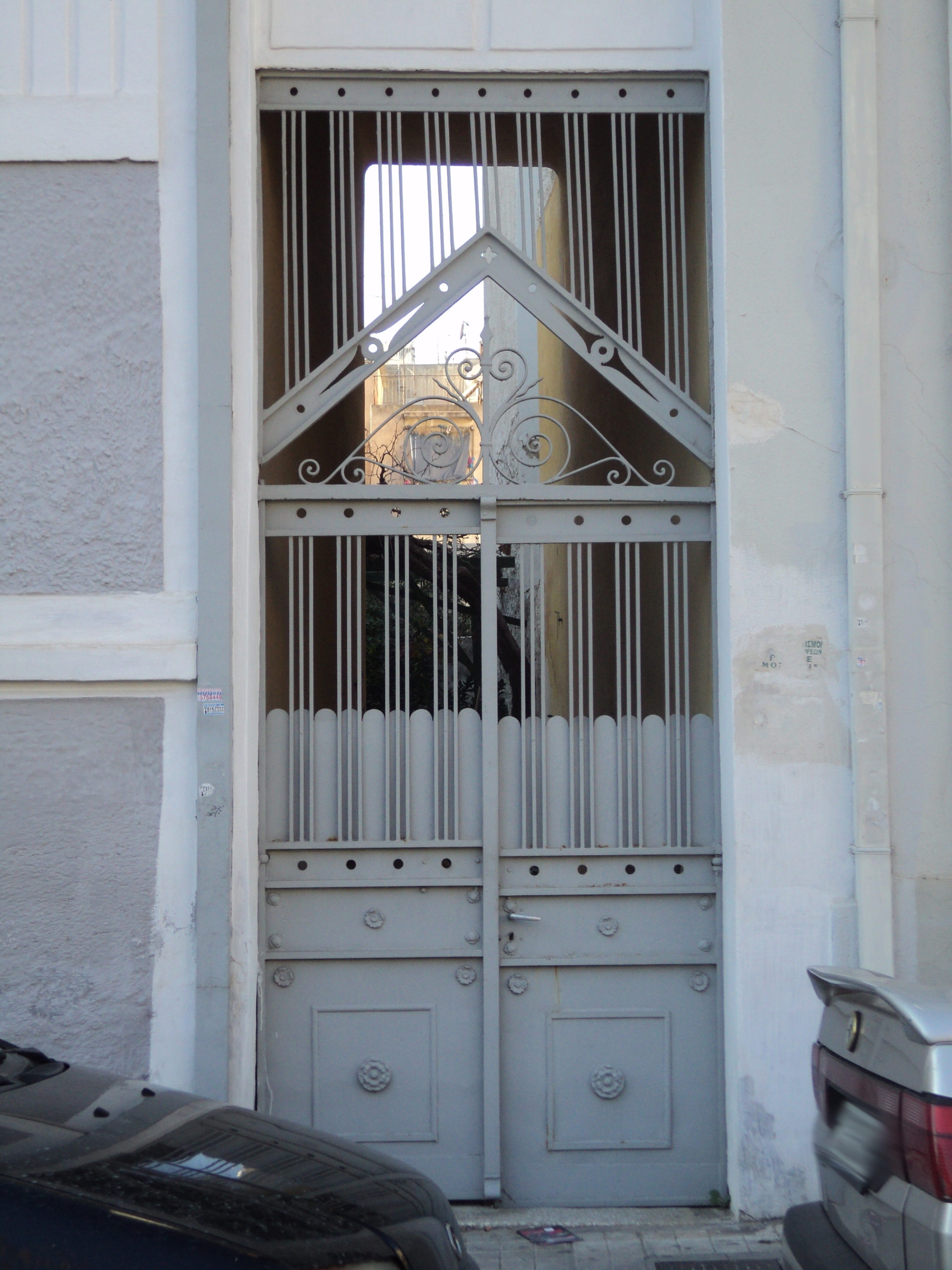 General view of yard door