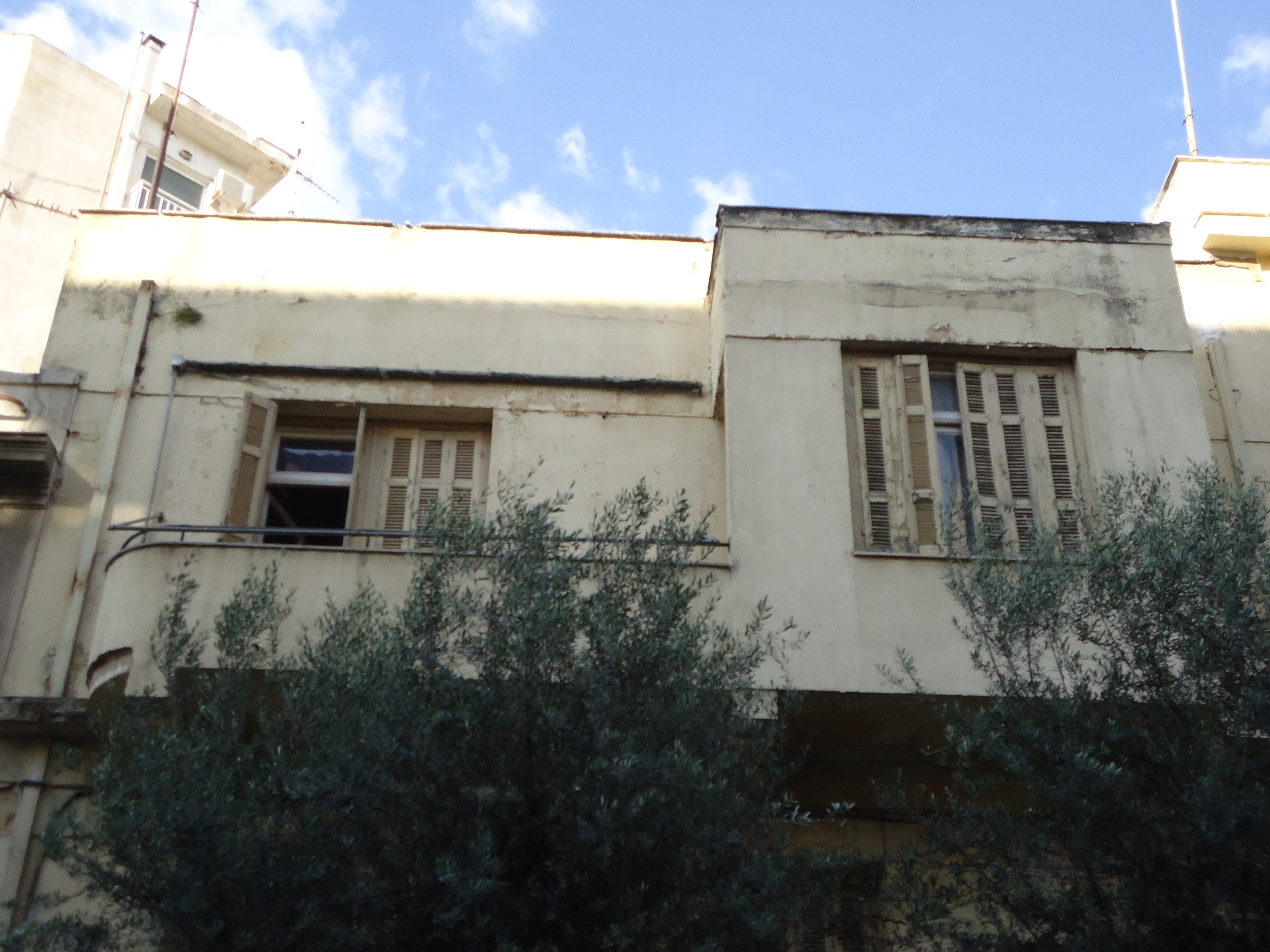 Detail of the main facade, balcony of the 1st floor (2015)