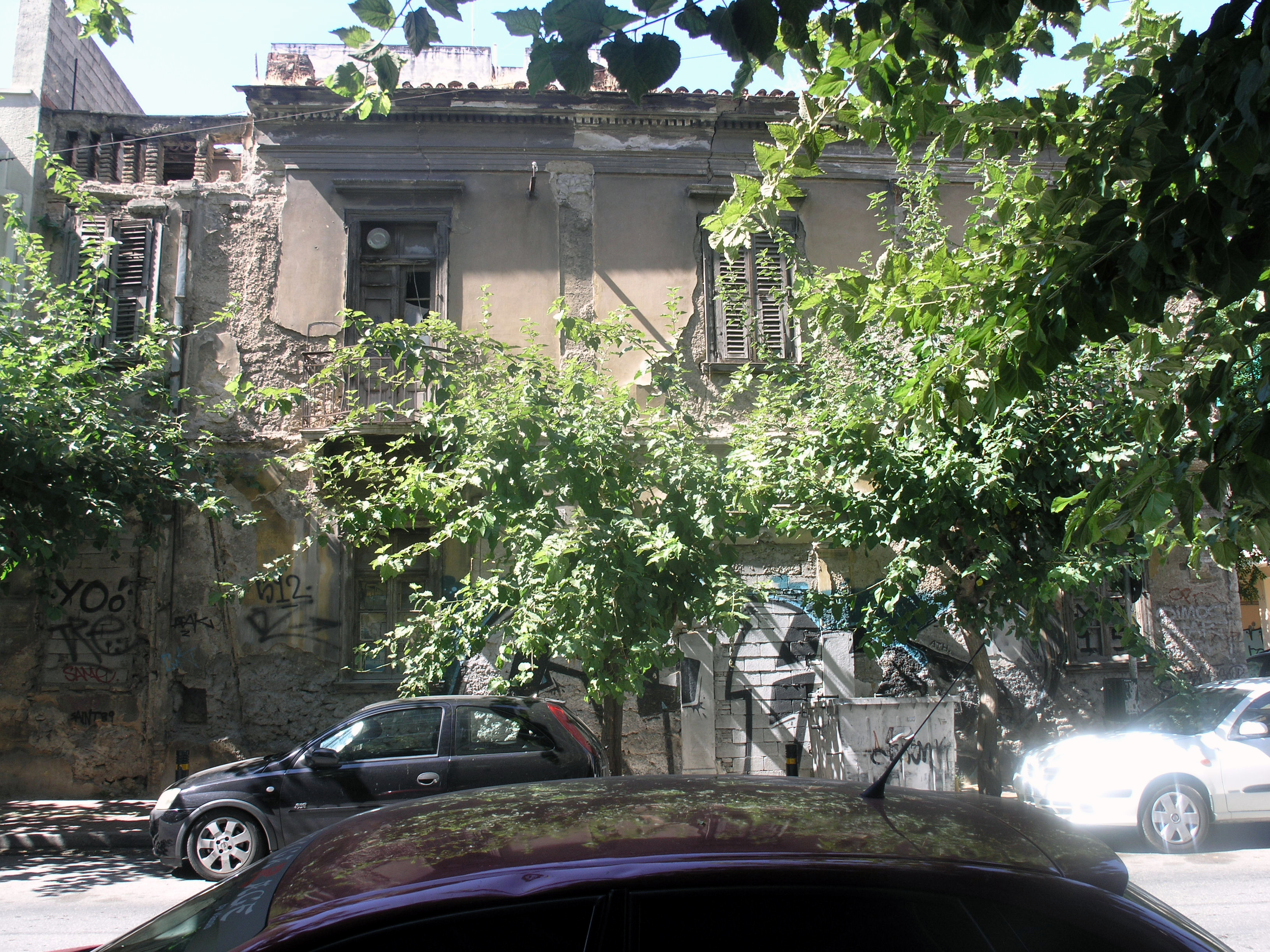 View of the façade on Thermopylon street (2015)