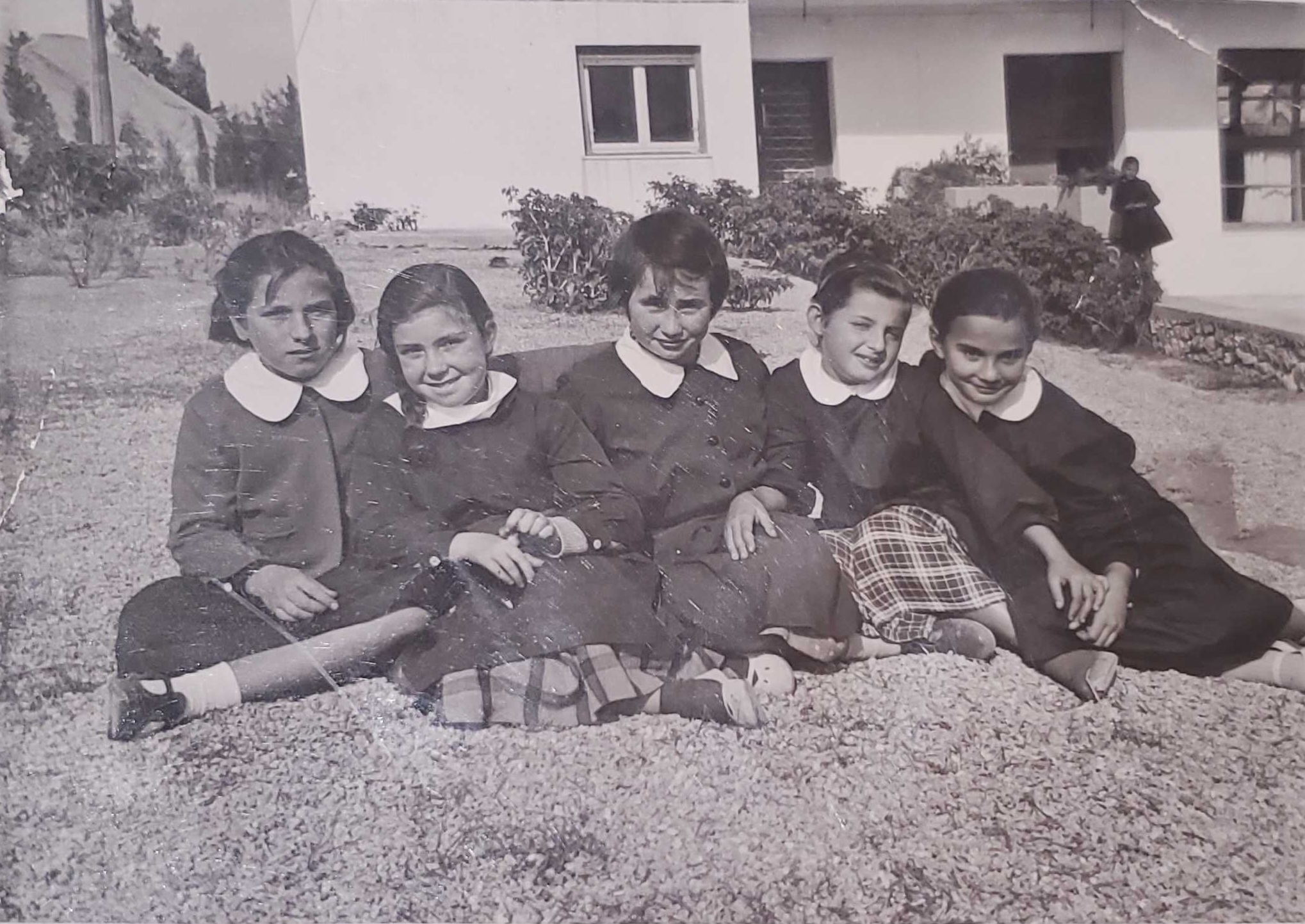 Μαθήτριες του 1ου Δημ. Σχολείου Ψυχικού, δεκ. 1950 (Αρχείο Δ. Απέργη)