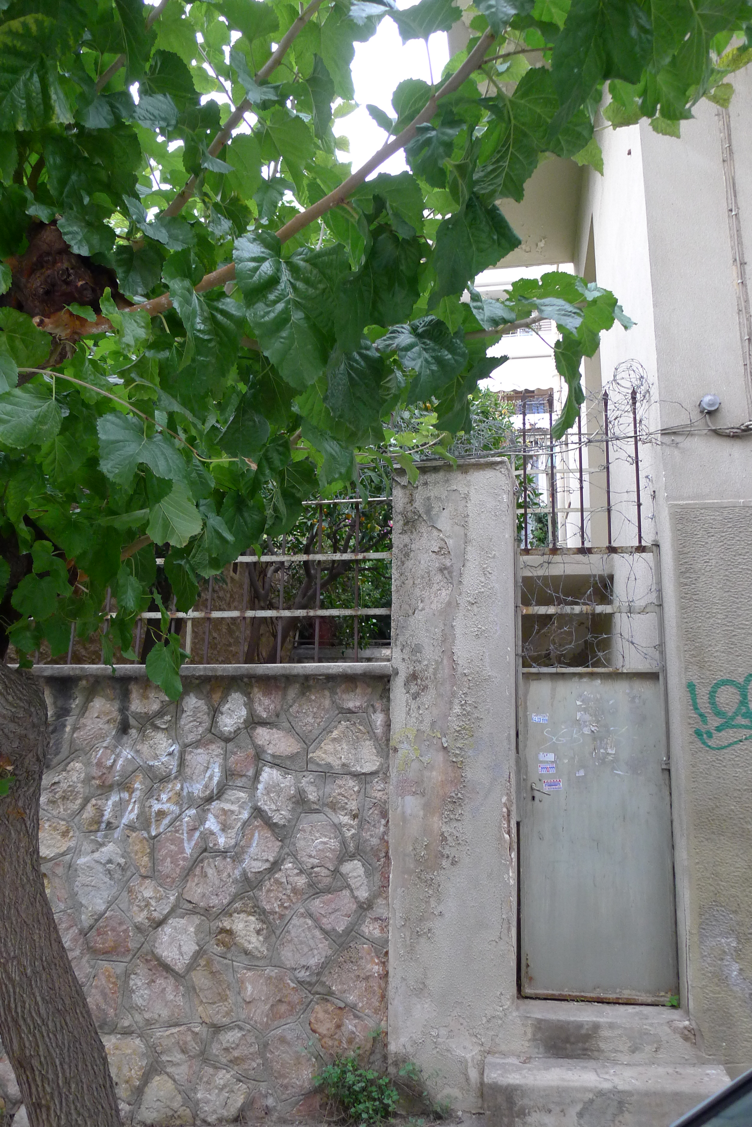 General view of yard door