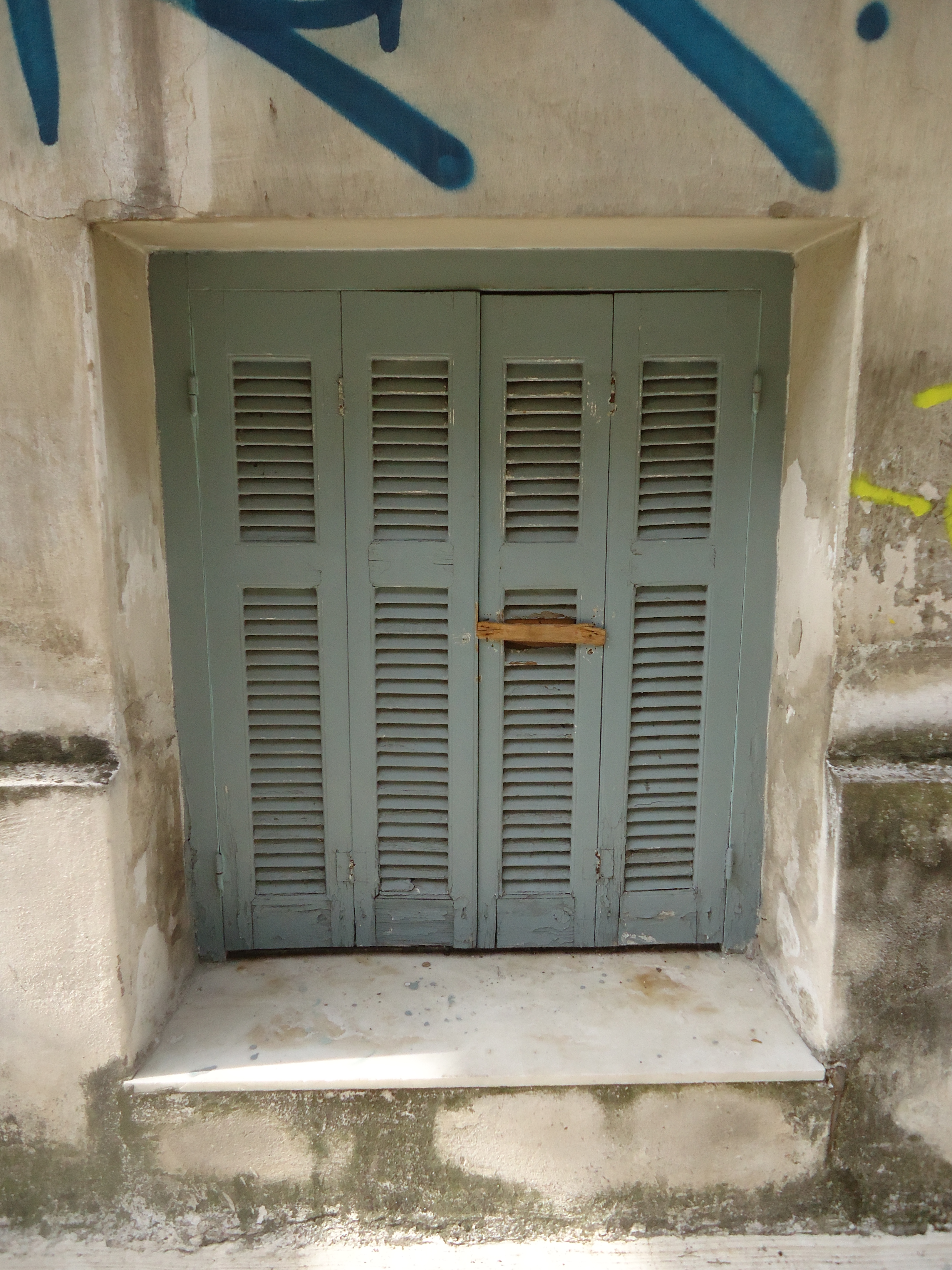 General view of basement window (2015)