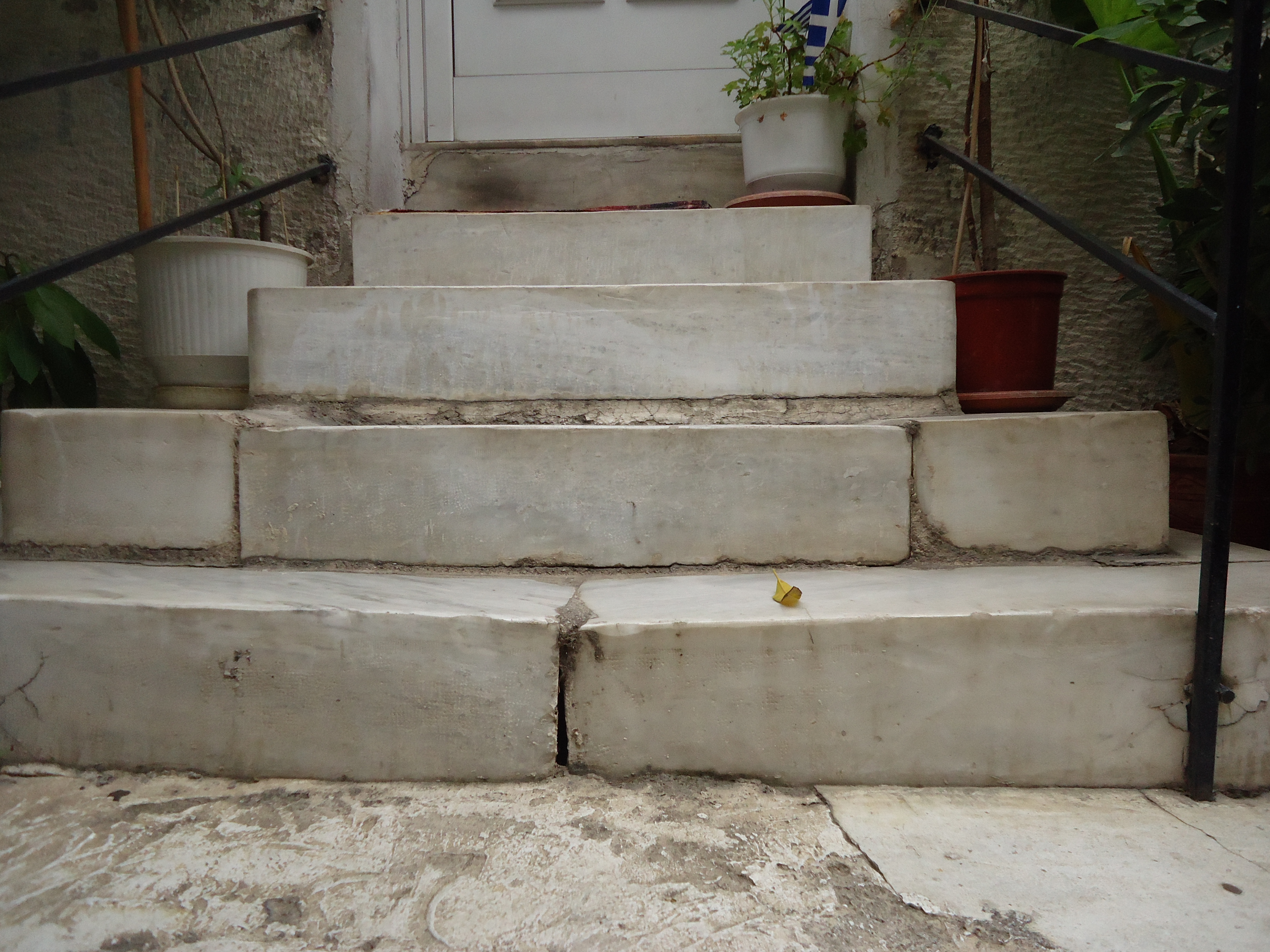 Λεπτομέρεια κλίμακας ανόδου στην κεντρική είσοδο