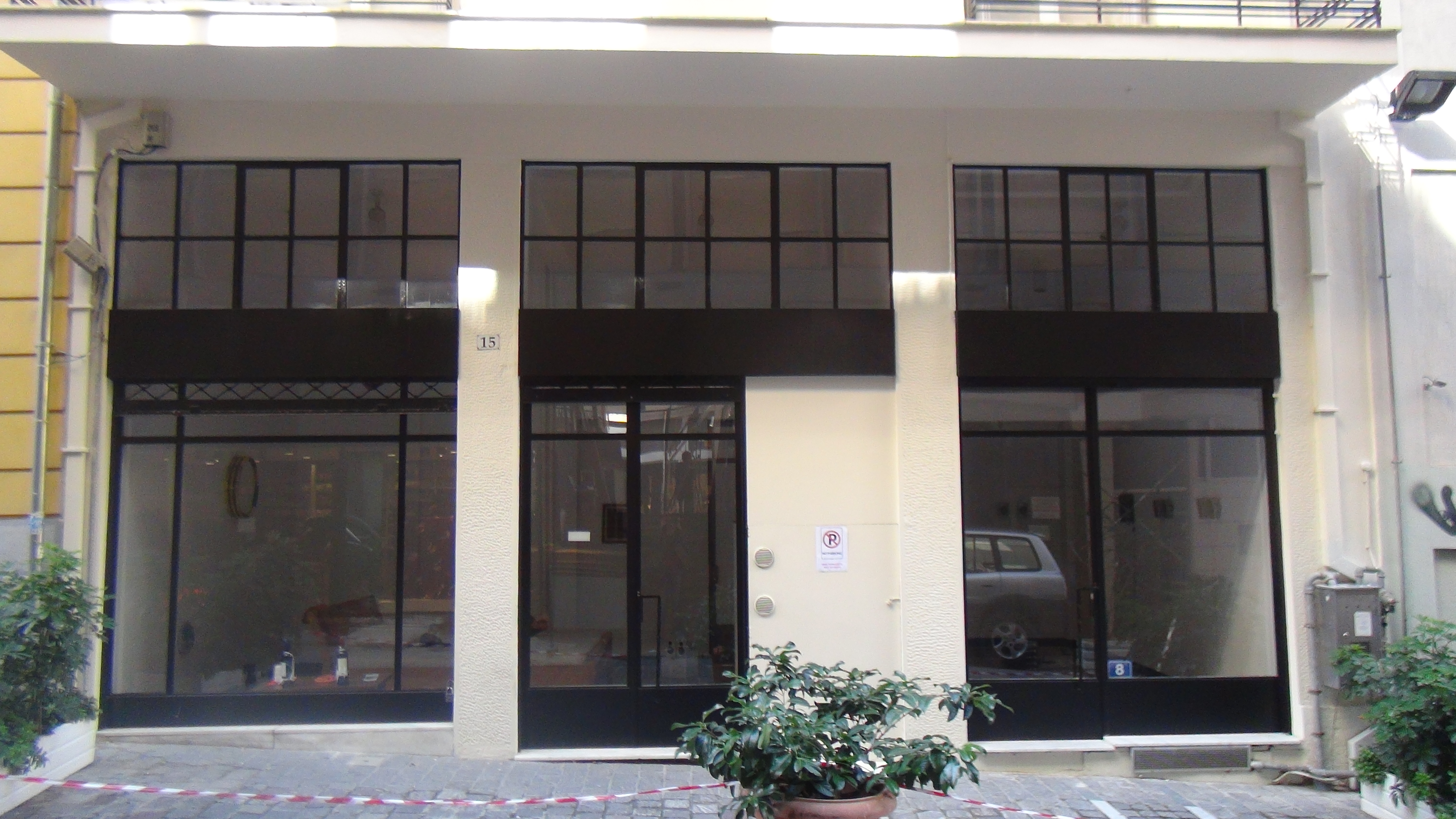 Λεπτομέρεια όψης επί της οδού Πετράκη