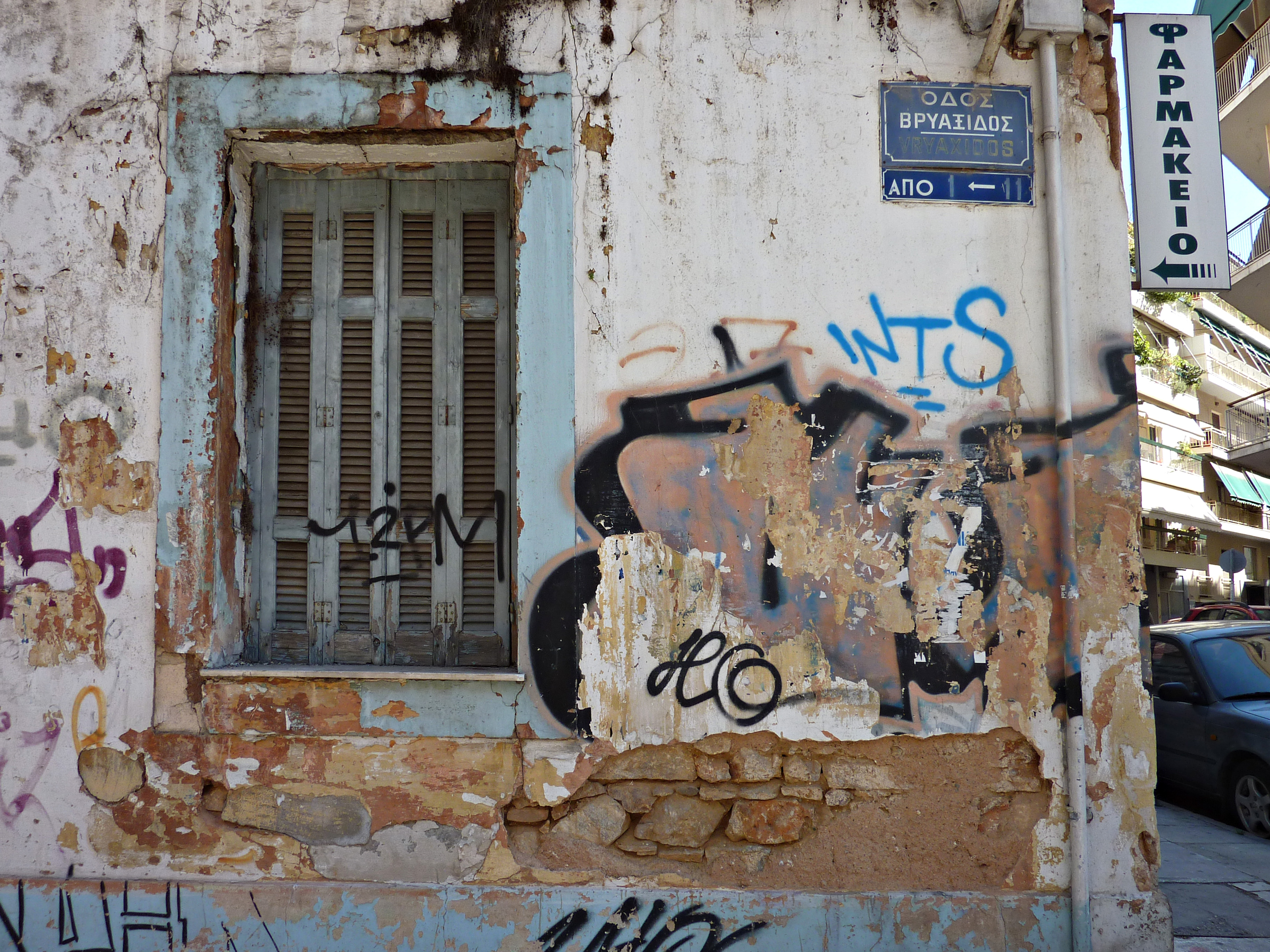 Γενική παραθύρου και λεπτομέρεια κύριας όψης στη γωνία Βρυάξιδος & Ασπασίας