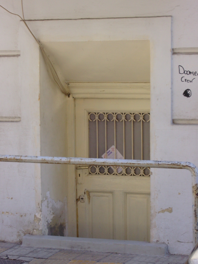 Γενική εξώθυρας υπογείου