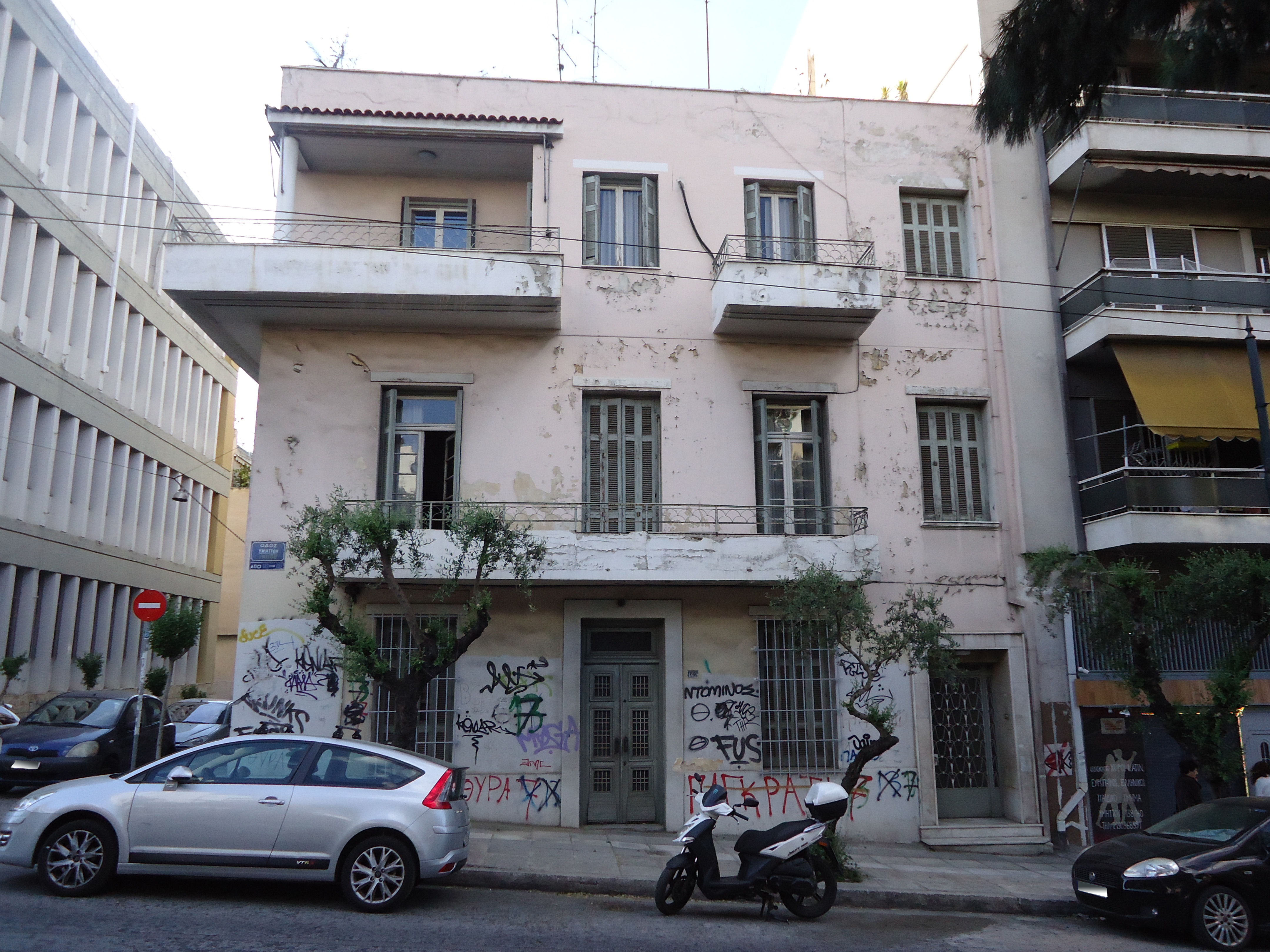 General view of the facade on Ymittou street (2015)