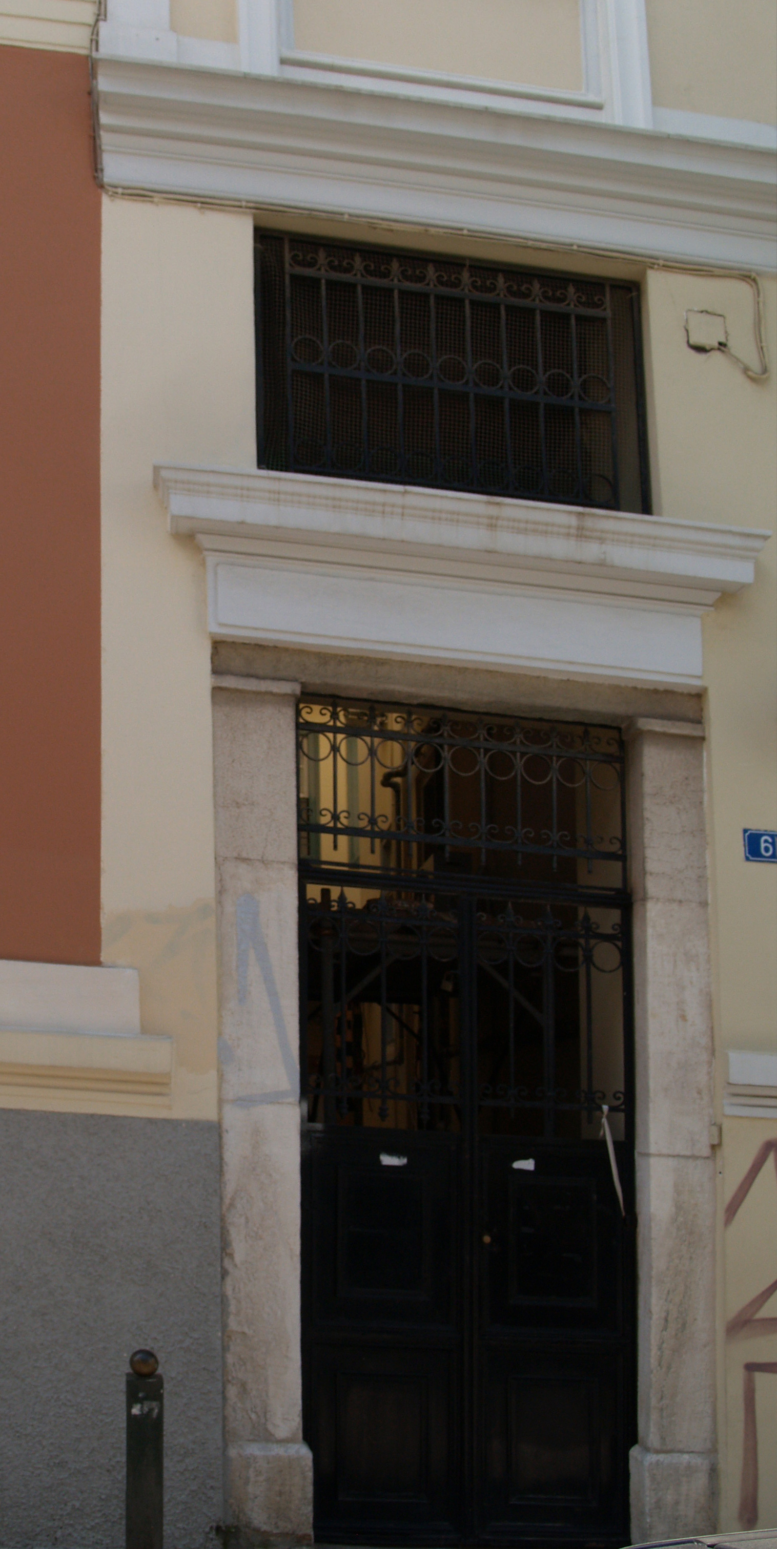 Γενική εισόδου επί της οδού Κυρρήστου