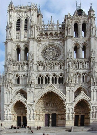 Πρόσοψη της δυτικής εισόδου του ναού της Αμιένης http://www.e.wikipedia.org/wiki/
Amiens_Cathedral