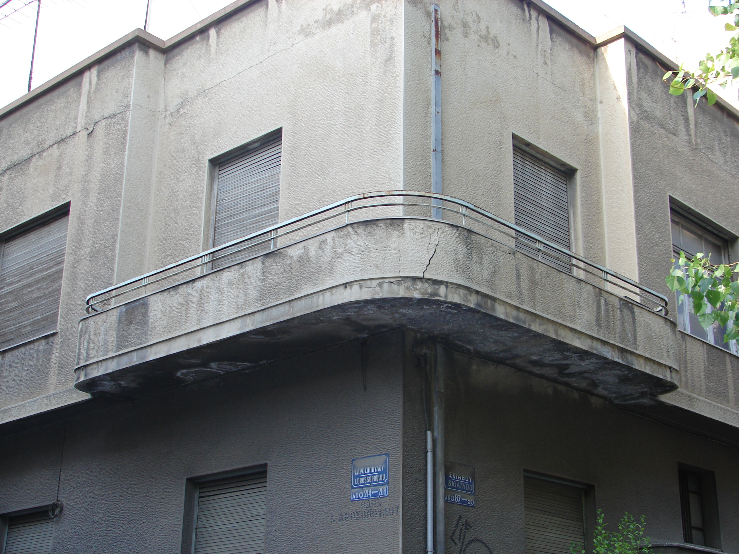 Skiathou 87, General view of the corner balcony (2013)
