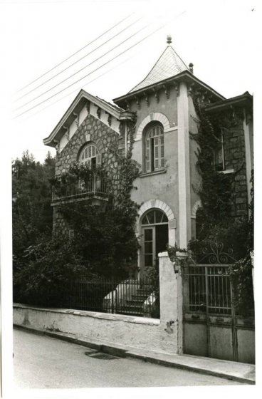 7.Παλιά φωτογραφία της οικίας Καραβέλη (αρχείο Ν. Μουτσόπουλου)