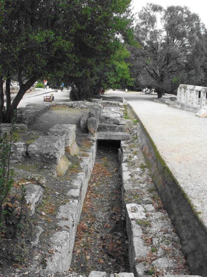 Εικόνα 11: Μέρος του Κεντρικού Αγωγού στην αρχαία Αγορά.