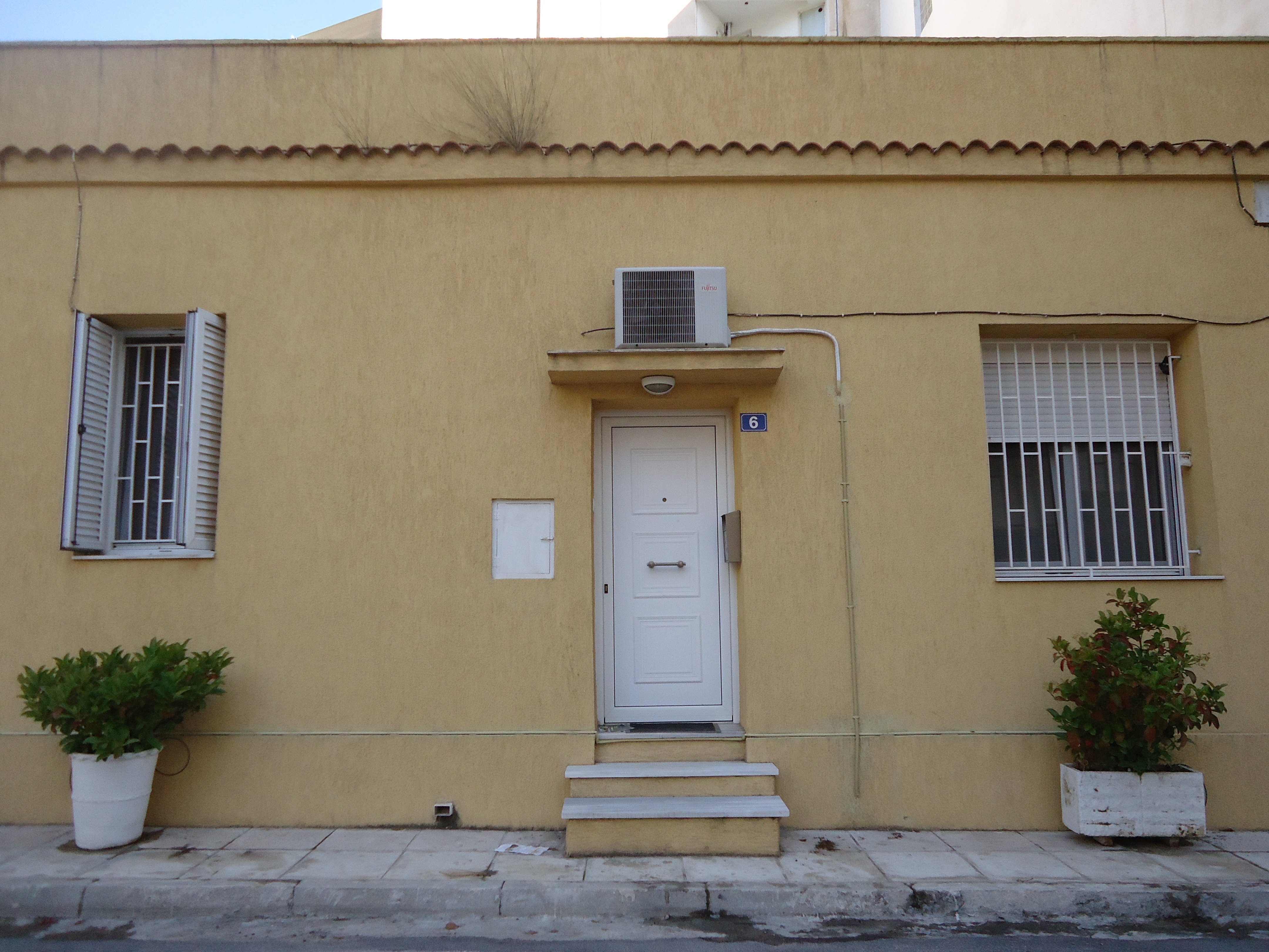 Entrance door on Agathokleous str (2015)