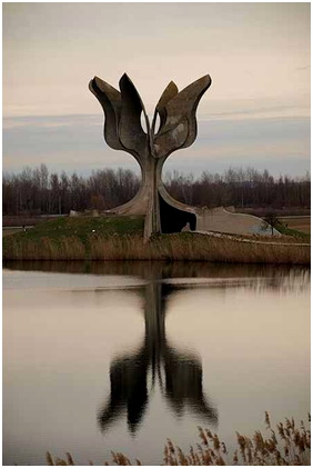 Άποψη του μνημείου. Πηγή: http://en.wikipedia.org/wiki/File:Jasenovac_Memorial_Park.JPG