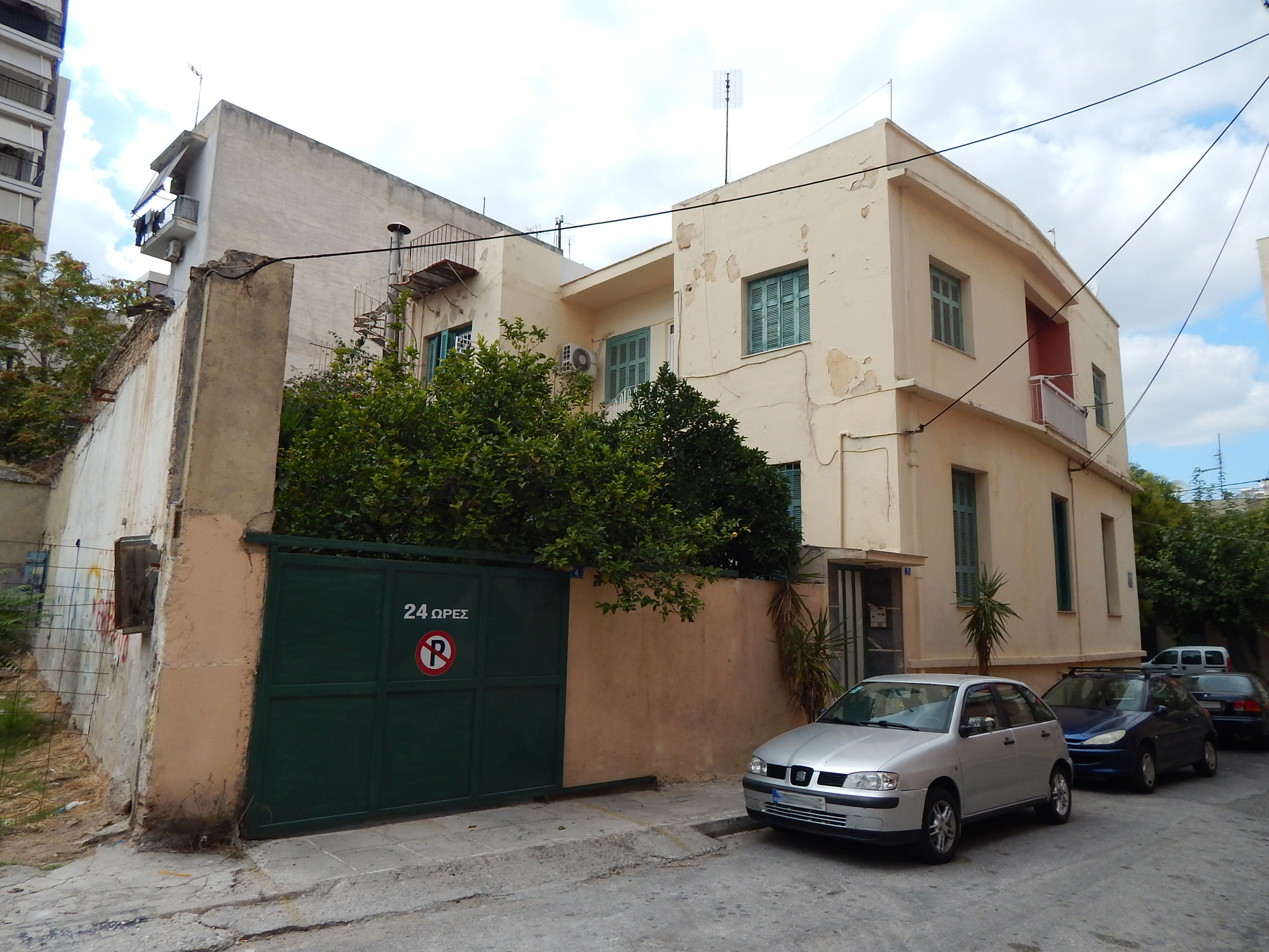 General view of the building on Amfissis Street (2015)