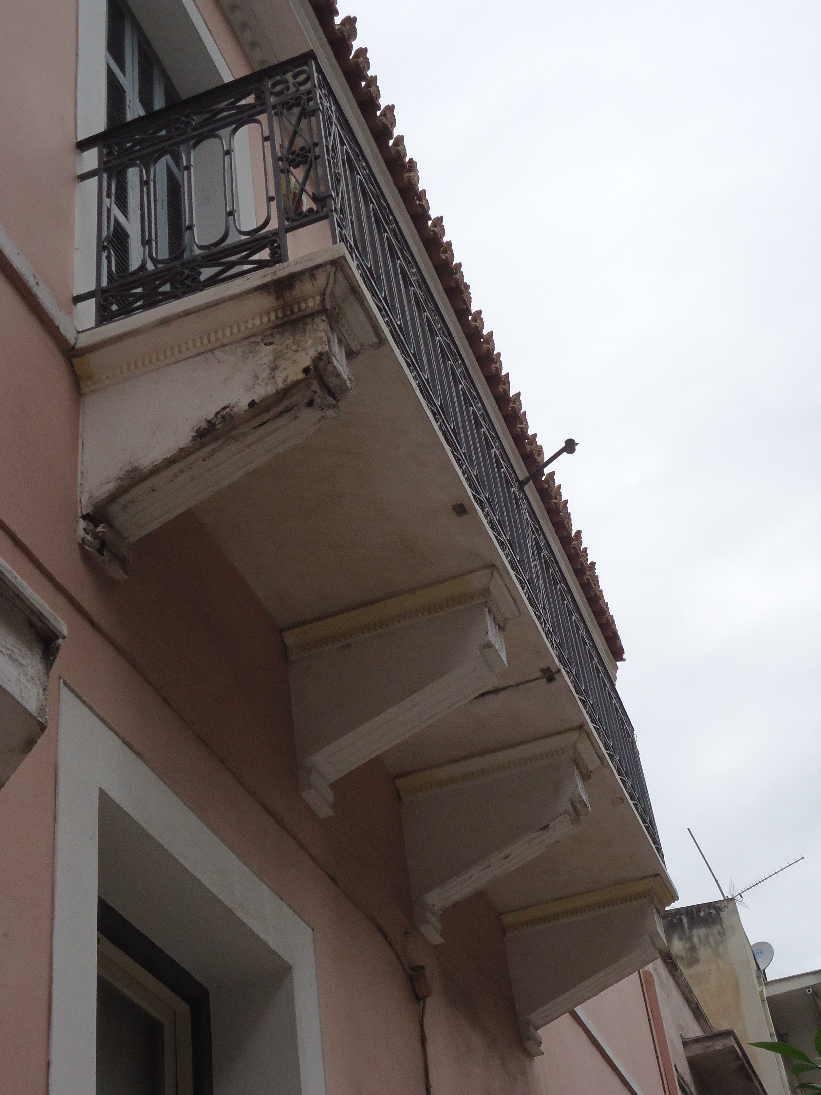 Detail of the main facade, balcony of the 1st floor (2015)