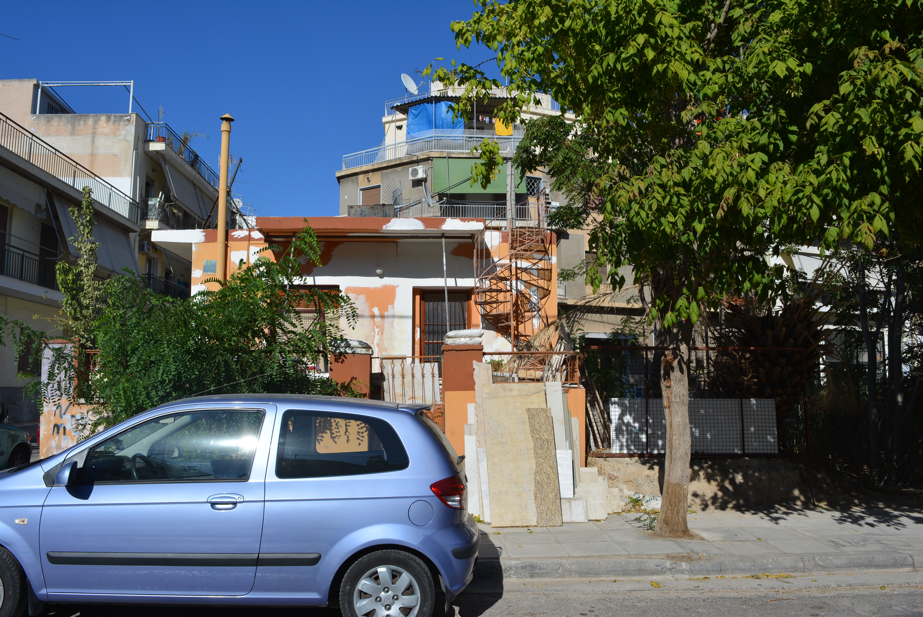 General view of the side from Irous street (2015)