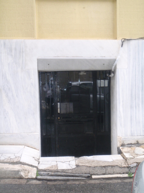 Γενική εξώθυρας υπογείου